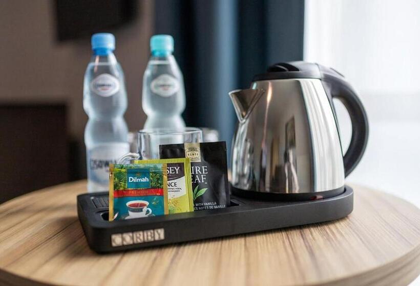 חדר סופריור לשלושה, Słowik