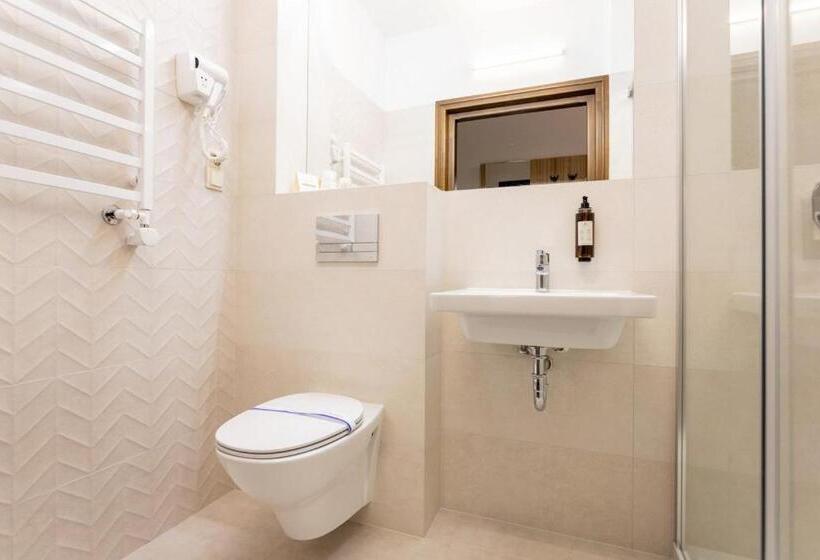 חדר משפתחתי סופריור, Słowik