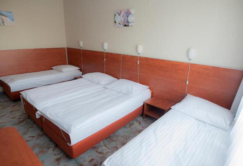 اتاق استاندارد چهار تخته, Włókniarz