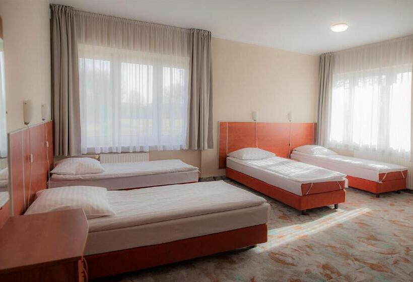 اتاق استاندارد چهار تخته, Włókniarz