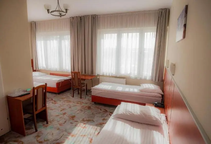 Standard Neljän Hengen Huone, Włókniarz