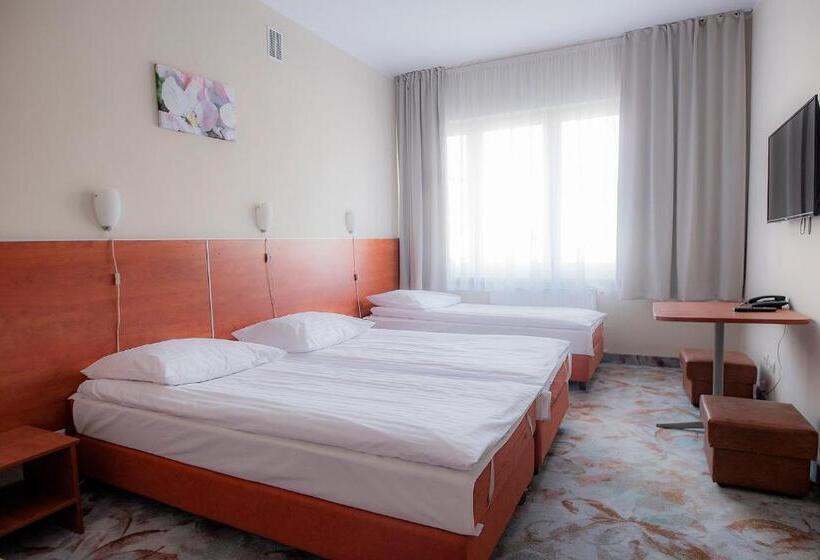 اتاق استاندارد سه نفره, Włókniarz