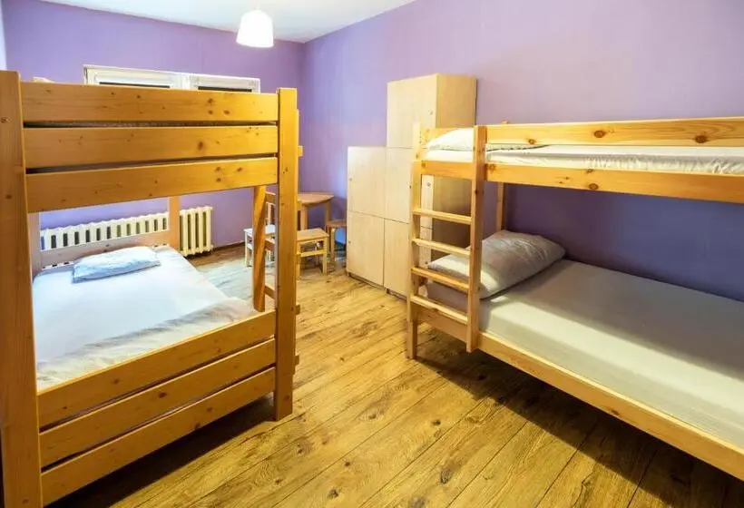 Vuode Makuusalissa, Jopi Hostel Katowice Centrum