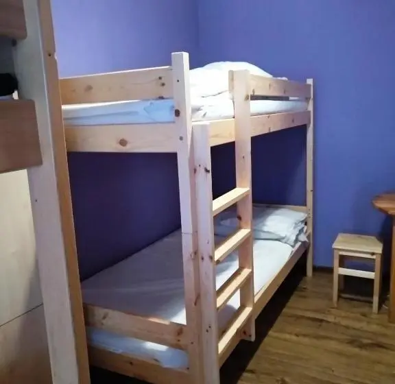Vuode Makuusalissa, Jopi Hostel Katowice Centrum
