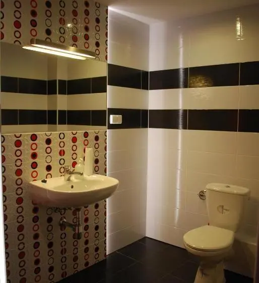 Vuode Makuusalissa, Jopi Hostel Katowice Centrum