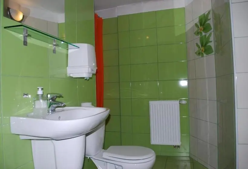 Basic Yhden Hengen Huone, Jopi Hostel Katowice Centrum