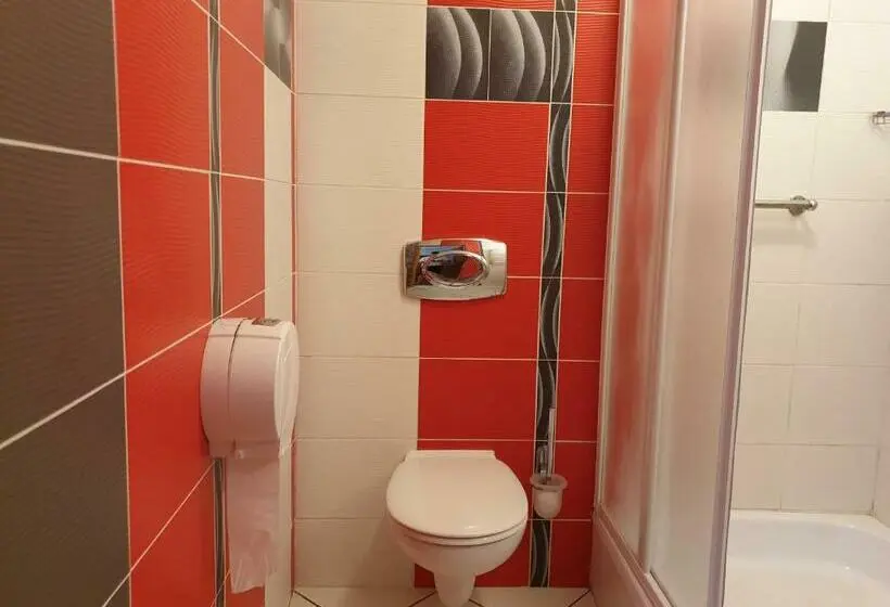 Standard Kolmen Hengen Huone, Motel Comet
