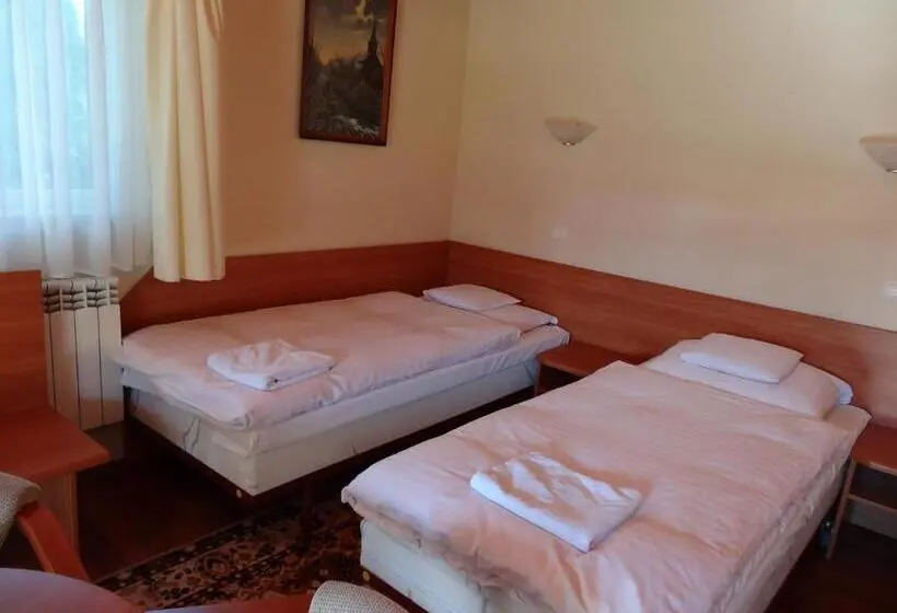 Standard Neljän Hengen Huone, Motel Comet