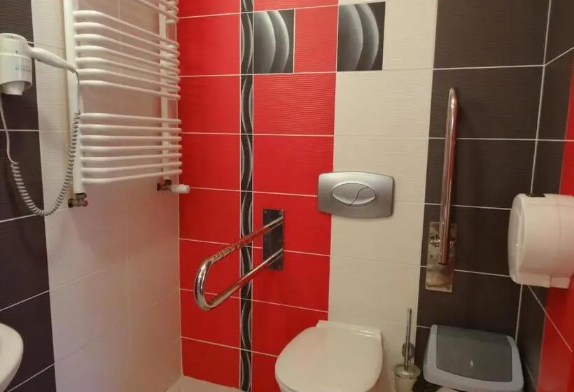 Standard Neljän Hengen Huone, Motel Comet