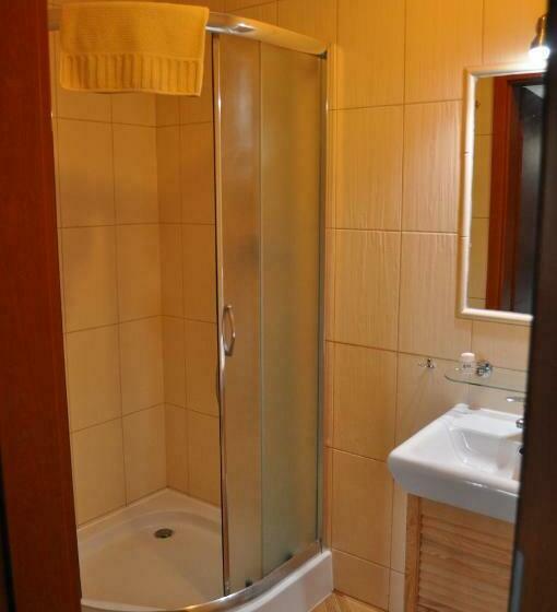 四人标准间, Monali