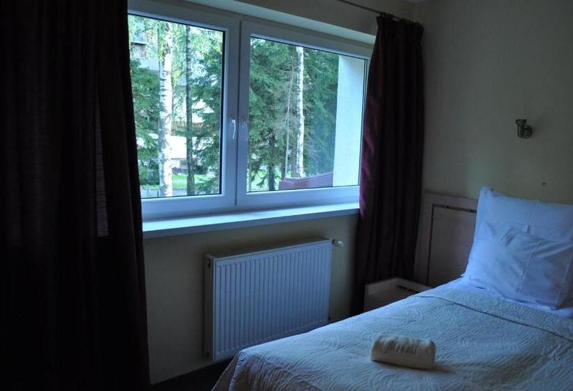 标准房带园景, Monali