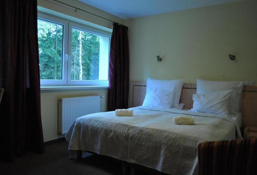 标准房带园景, Monali