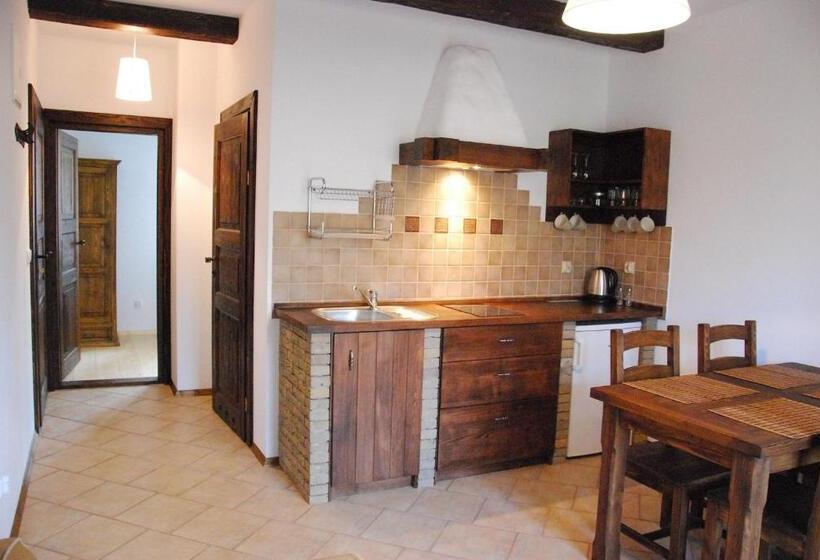 דירת חדר בקומת קרקע, Werchowyna