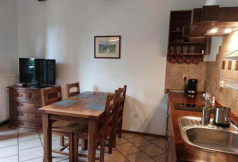 １ベッドルームアパートメント, Werchowyna