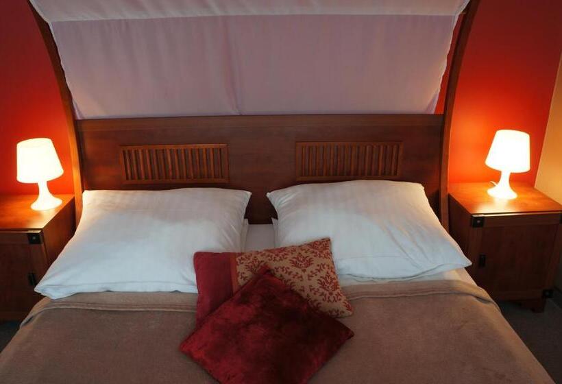 اتاق استاندارد سه نفره, Willa Akacja