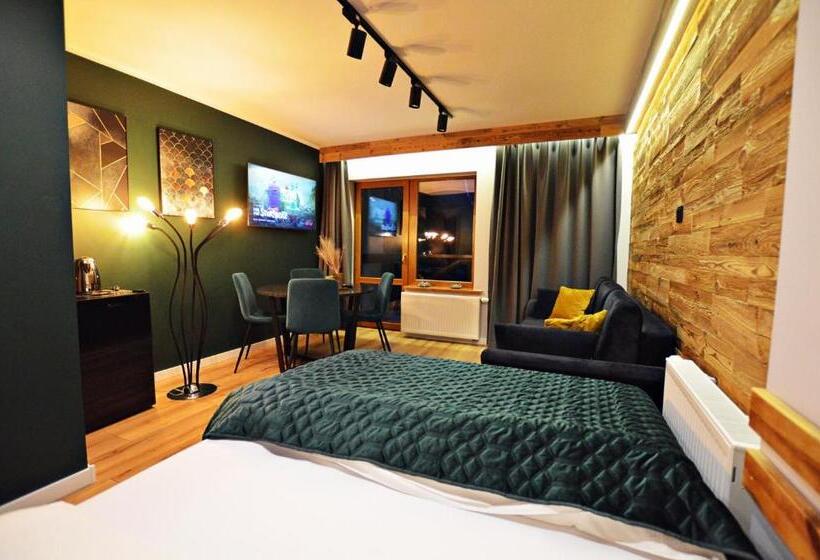 패밀리 룸, Willa Lena