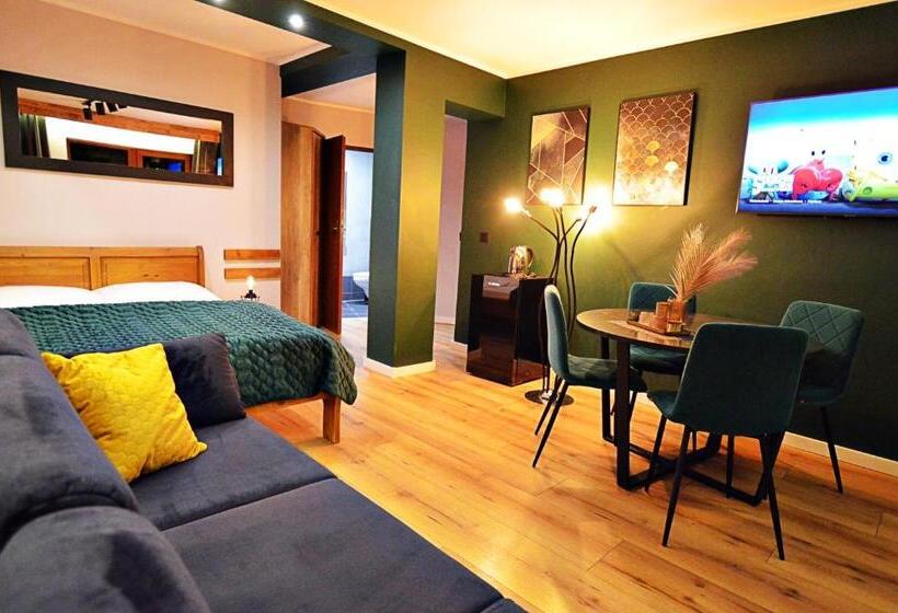 패밀리 룸, Willa Lena