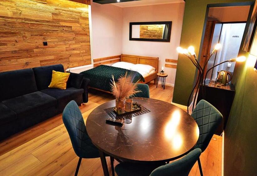 패밀리 룸, Willa Lena