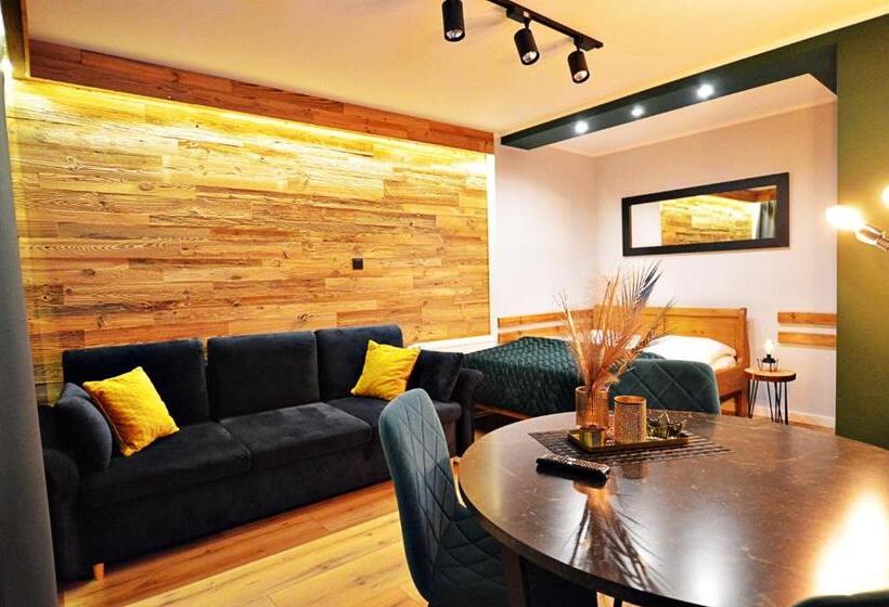 패밀리 룸, Willa Lena