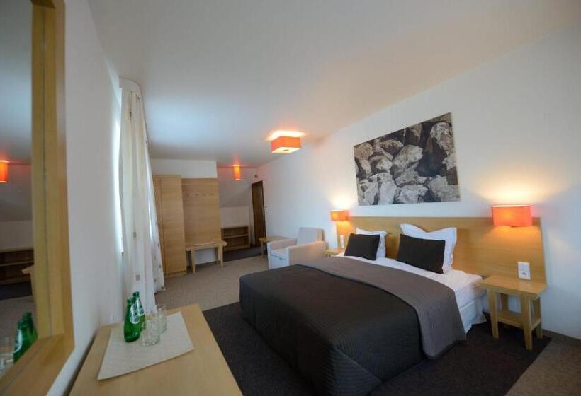 Quarto Triplo Estandar, Pensjonat Orla Perc