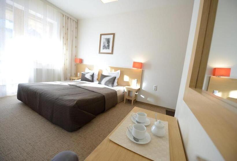 标准三人间, Pensjonat Orla Perc