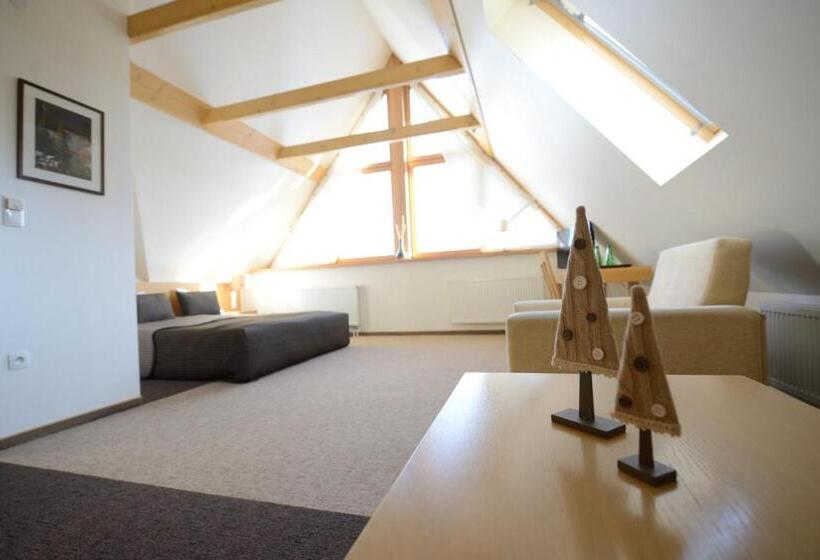 标准三人间, Pensjonat Orla Perc