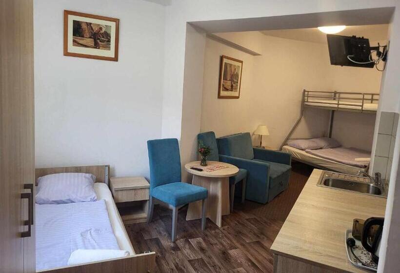 اتاق استاندارد چهار تخته, Dom Wczasowo Rekreacyjny Zgoda