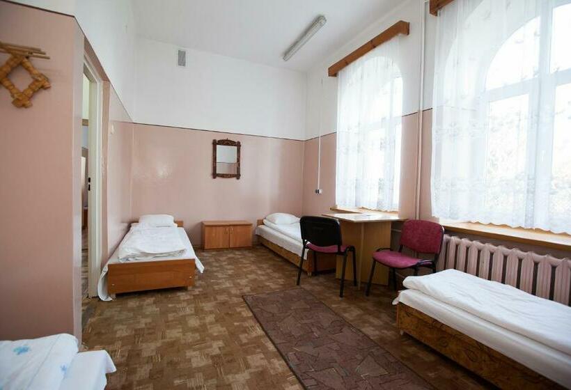 ルームシェアのワンベッド, Schronisko Młodzieżowe Ptsm Matecznik