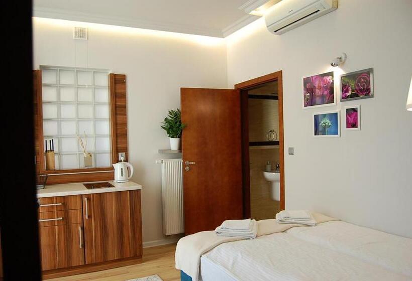 إستوديو قياسى, Villa Star