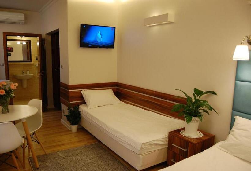 إستوديو قياسى, Villa Star