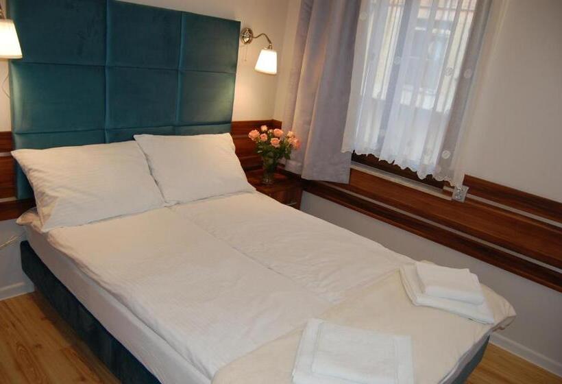 شقة عائلية, Villa Star