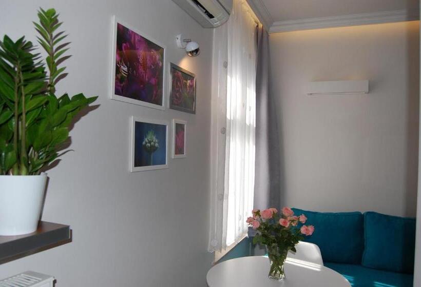 شقة عائلية, Villa Star