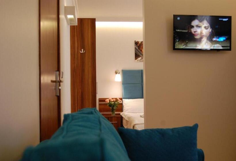 شقة غرفة واحدة, Villa Star