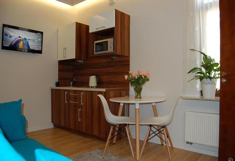 شقة عائلية, Villa Star