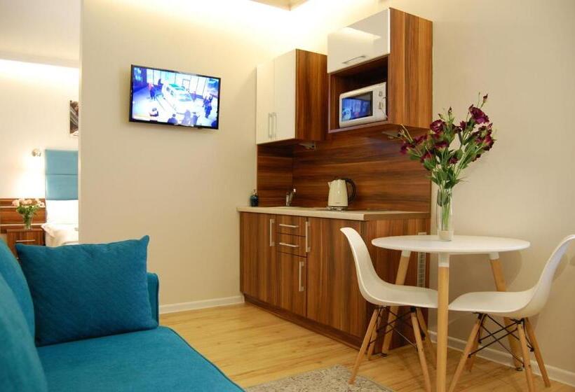 شقة عائلية, Villa Star