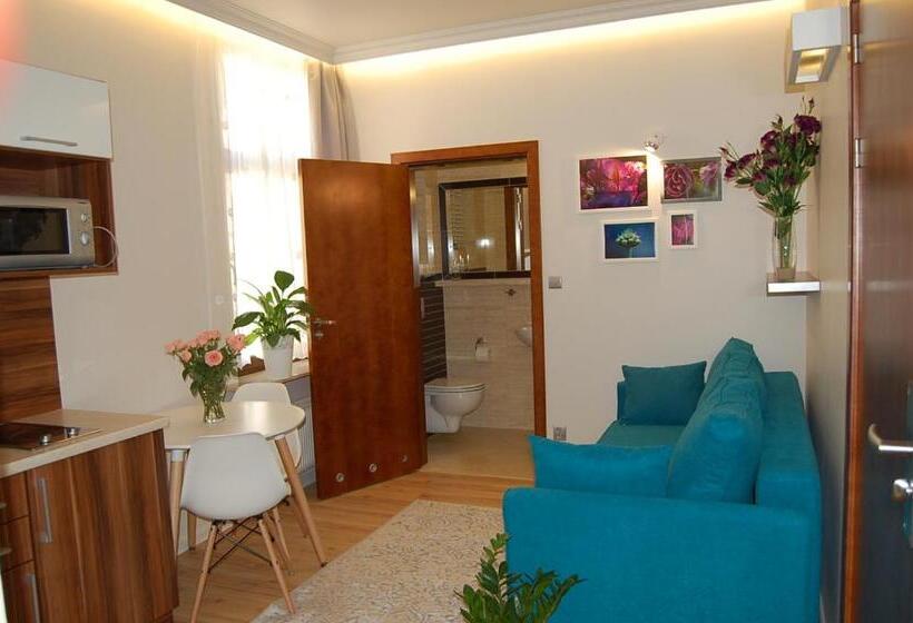 شقة عائلية, Villa Star