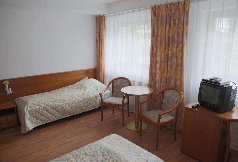 اتاق استاندارد سه نفره, Willa Maksymilian Bed And Breakfast