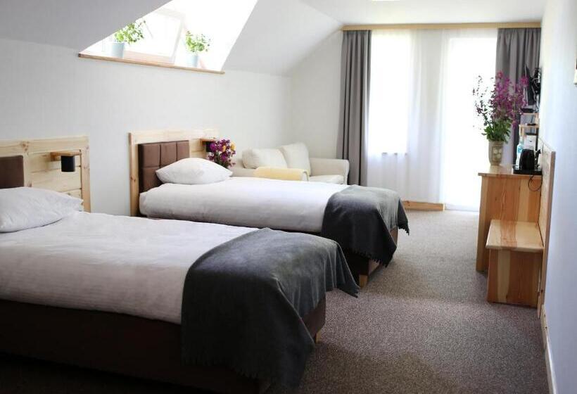 غرفة قياسية ثلاثية مزودة بشرفة, Zajazd Gołębiowski