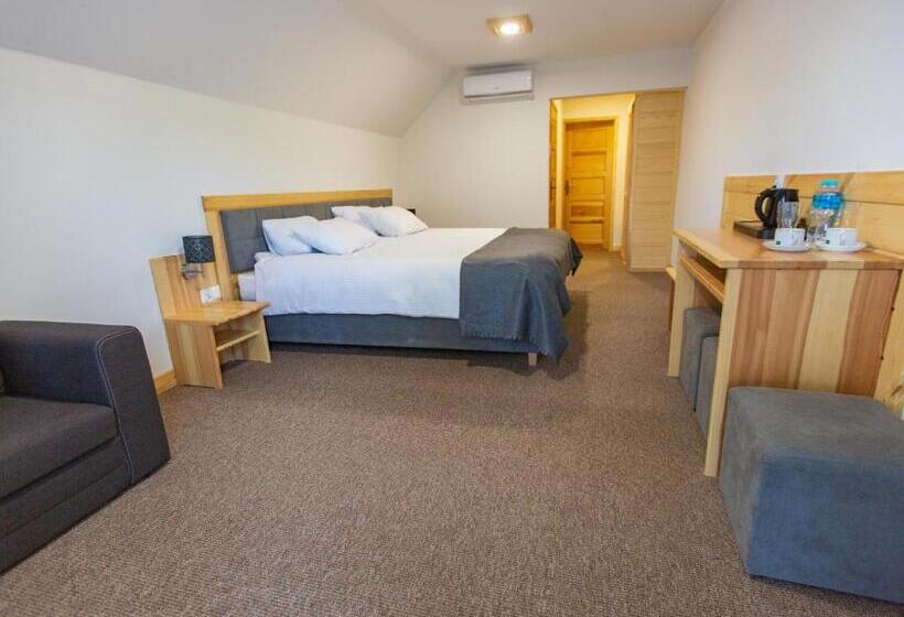 غرفة ديلوكس, Zajazd Gołębiowski