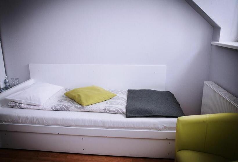 غرفة قياسية فردية, Zajazd Gołębiowski