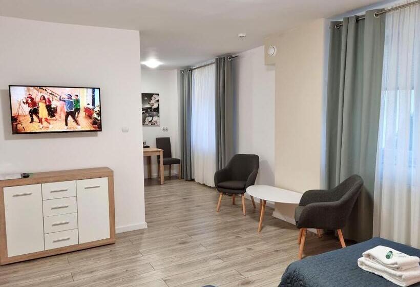 标准三人间, H2u Lux Hostel Dla Ciebie