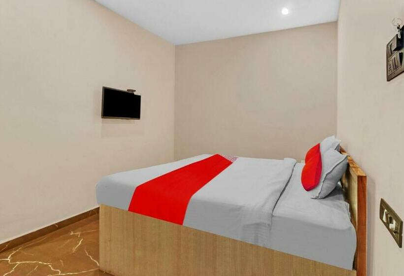 חדר קלאסי לשלושה, Oyo Flagship 80837  Rudraksh Inn