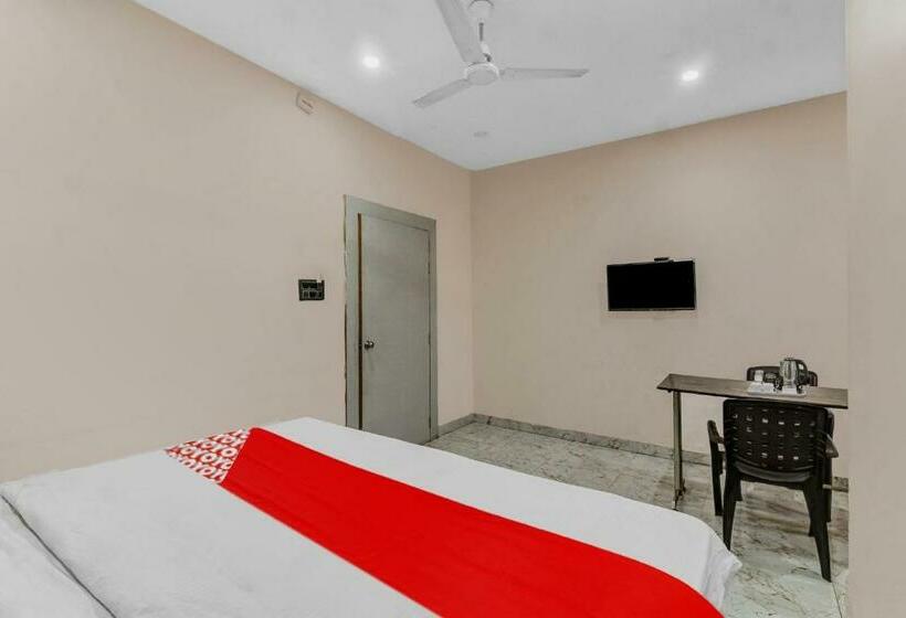 חדר קלאסי לשלושה, Oyo Flagship 80837  Rudraksh Inn