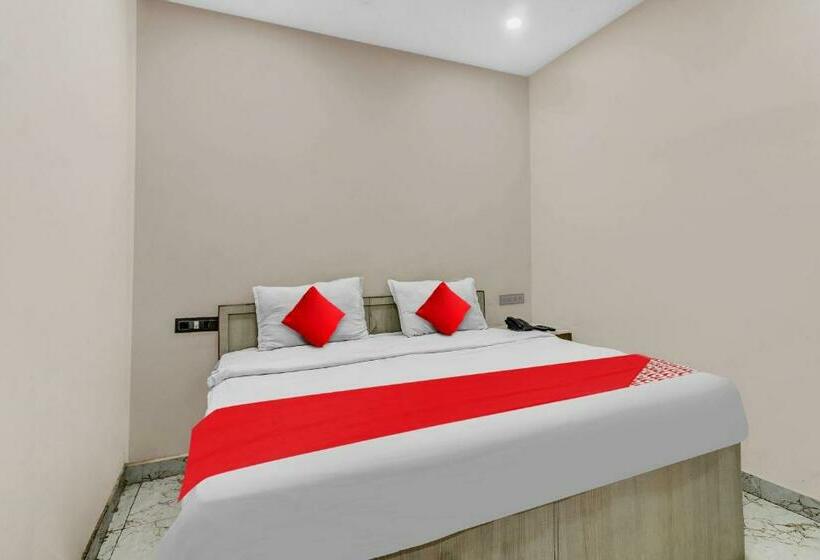 חדר קלאסי לשלושה, Oyo Flagship 80837  Rudraksh Inn