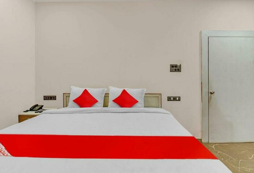 חדר קלאסי לשלושה, Oyo Flagship 80837  Rudraksh Inn