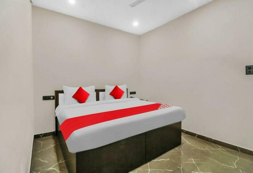 חדר קלאסי לשלושה, Oyo Flagship 80837  Rudraksh Inn