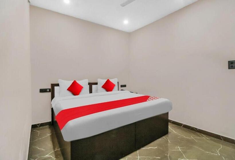 חדר קלאסי לשלושה, Oyo Flagship 80837  Rudraksh Inn