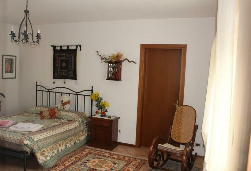 スタンダード4人部屋, Alla Stazione