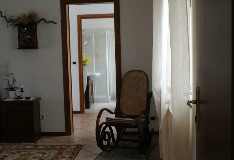 スタンダード4人部屋, Alla Stazione