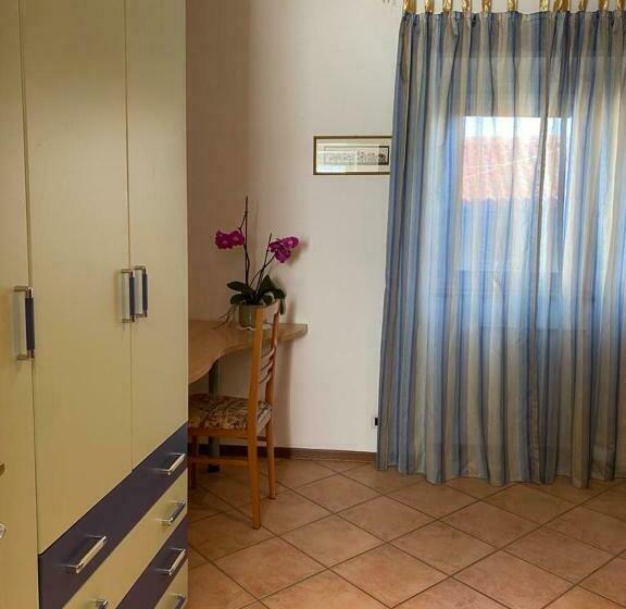 スタンダード4人部屋, Alla Stazione